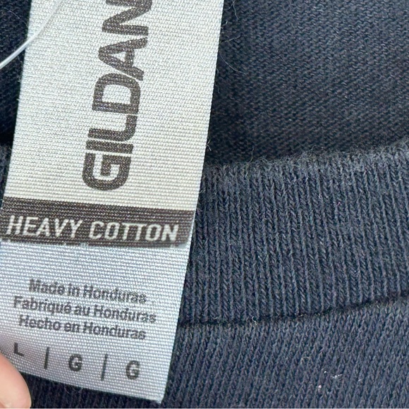 Rihanna The Loud Tour 2011 concert t-shirt. Gildan Heavy Cotton Black T-Shirt - Picture 3 of 9